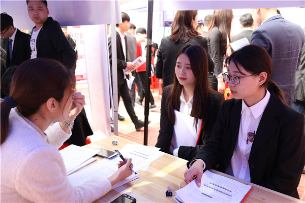 ʯ���f���A��X�W(xu��)УУ�@��Ƹ