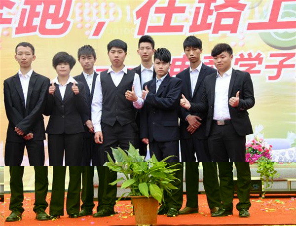 ����һ����M(j��n)����У����(chu��ng)�I(y��)�F(tu��n)�(du��)��Ӱ