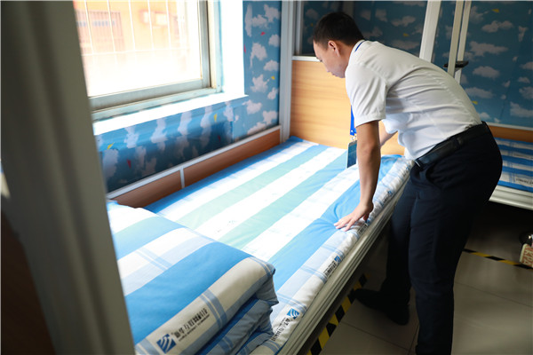 ʯ���f���A��X�WУ