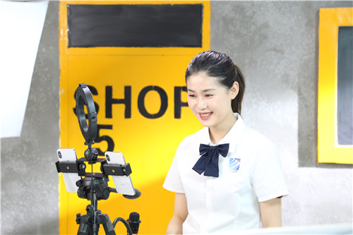 ʯ���f���A��X�WУ