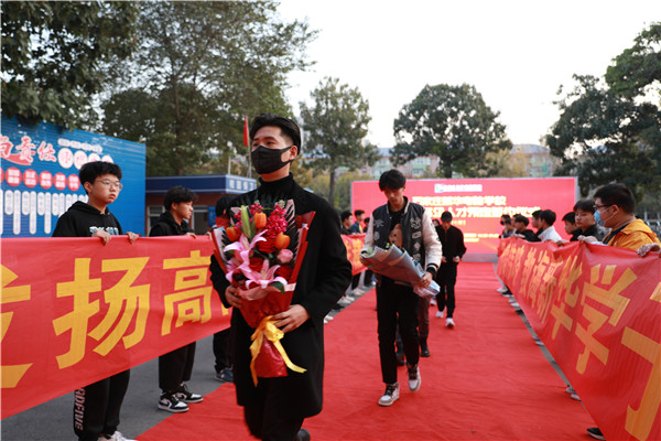 ʯ���f���A��X�W(xu��)У