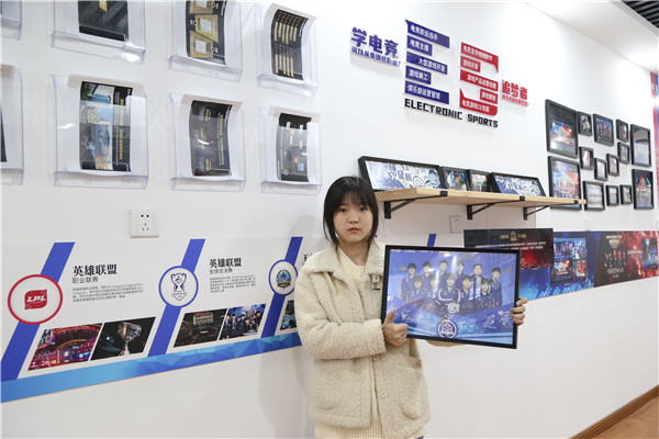 ʯ���f���A��X�WУ