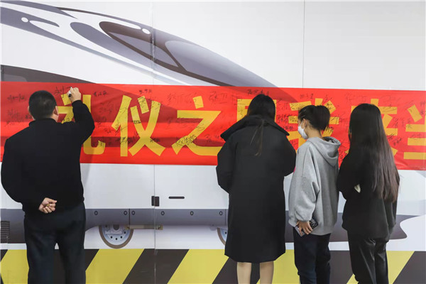 ʯ���f���A��X�WУ