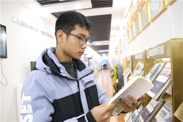 ʯ���f���A��X�W(xu��)У