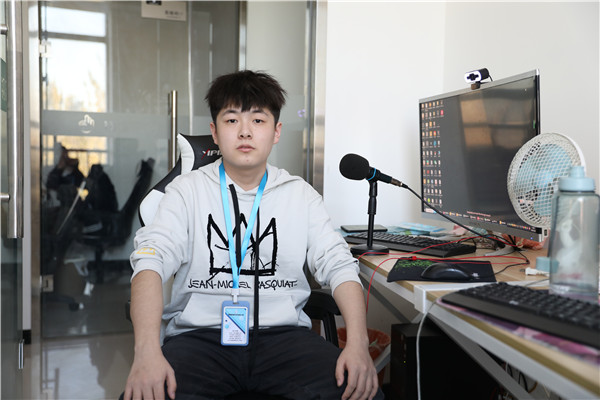 ʯ���f���A��X�WУ