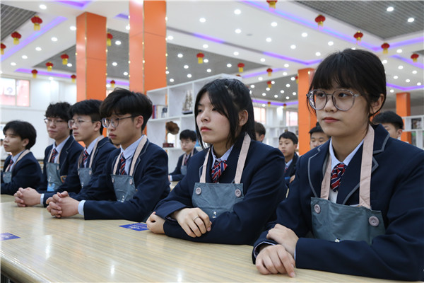 ʯ���f���A��X�WУ