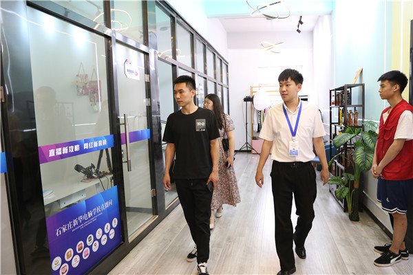 ʯ���f���A��X�WУ