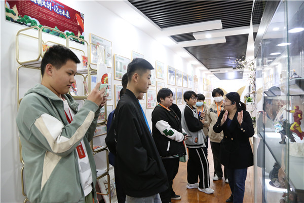 ʯ���f���A��X�WУ