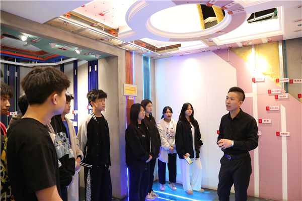 ʯ���f���A��X�W(xu��)У