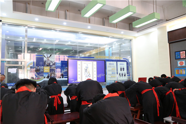 ʯ���f���A��X�WУ