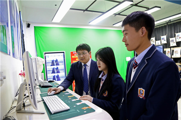 ʯ���f���A��X�WУ