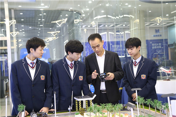 ʯ���f���A��X�W(xu��)У