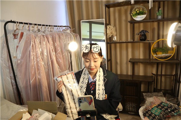 ʯ���f���A��X�WУ