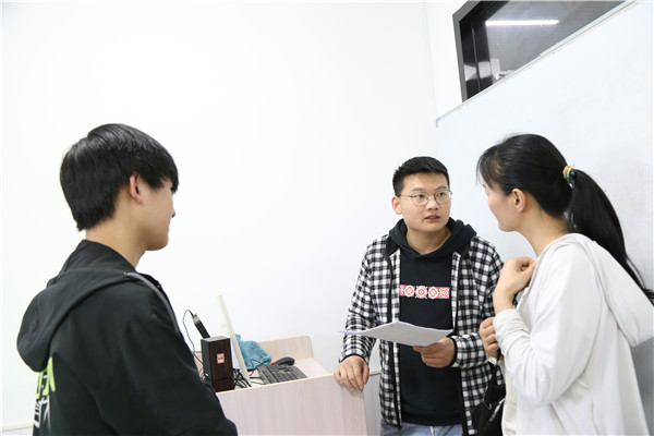 ʯ���f���A��X�WУ