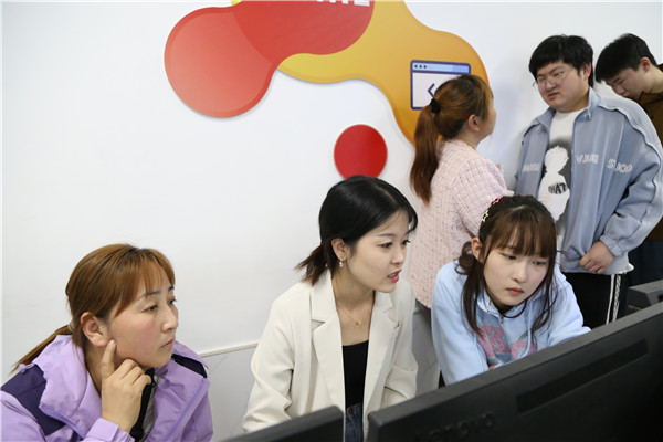 ʯ���f���A��X�WУ