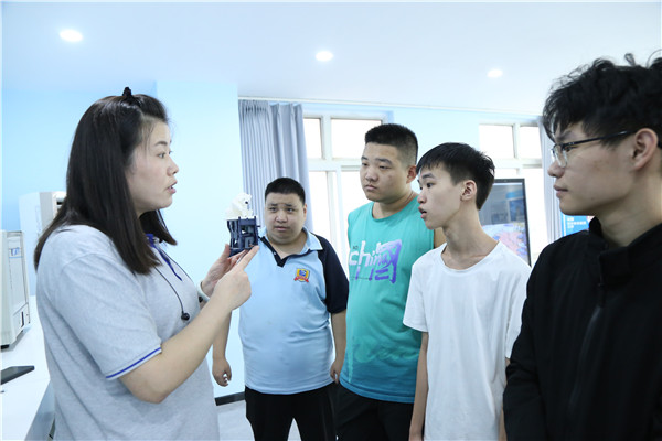 ʯ���f���A��X�W(xu��)У