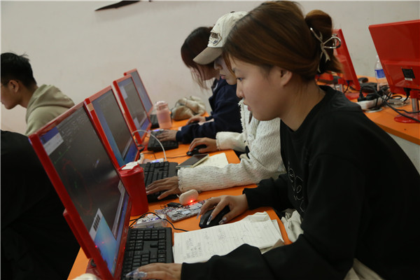 ʯ���f���A��X�W(xu��)У