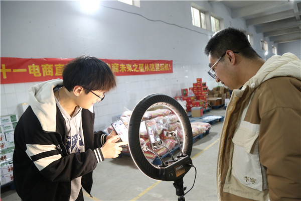 ʯ���f���A��X�WУ