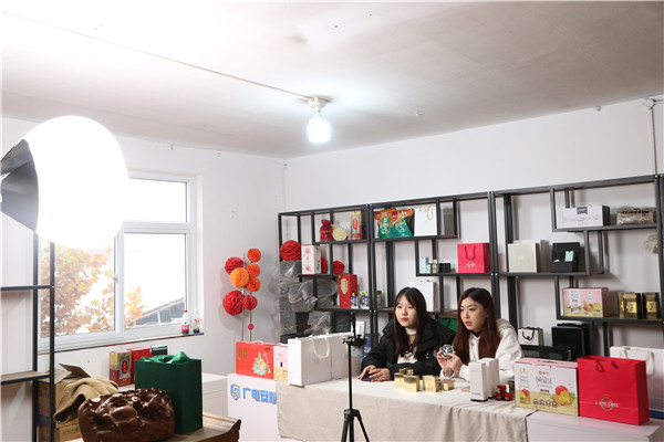 ʯ���f���A��X�WУ