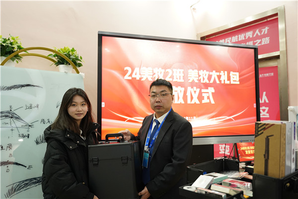 ʯ���f���A��X�W(xu��)У